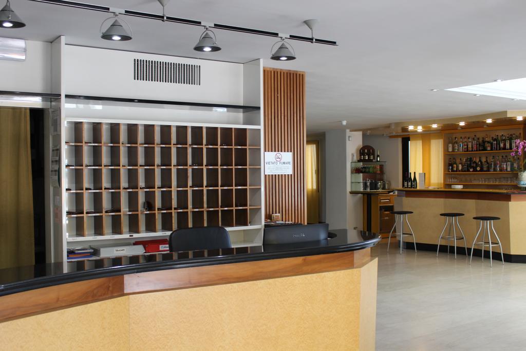 Hotel Grand Meeting Rimini Zewnętrze zdjęcie