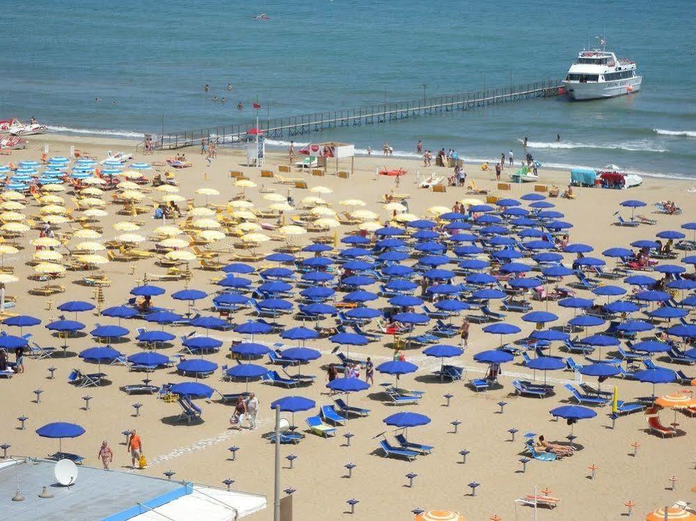 Hotel Grand Meeting Rimini Zewnętrze zdjęcie